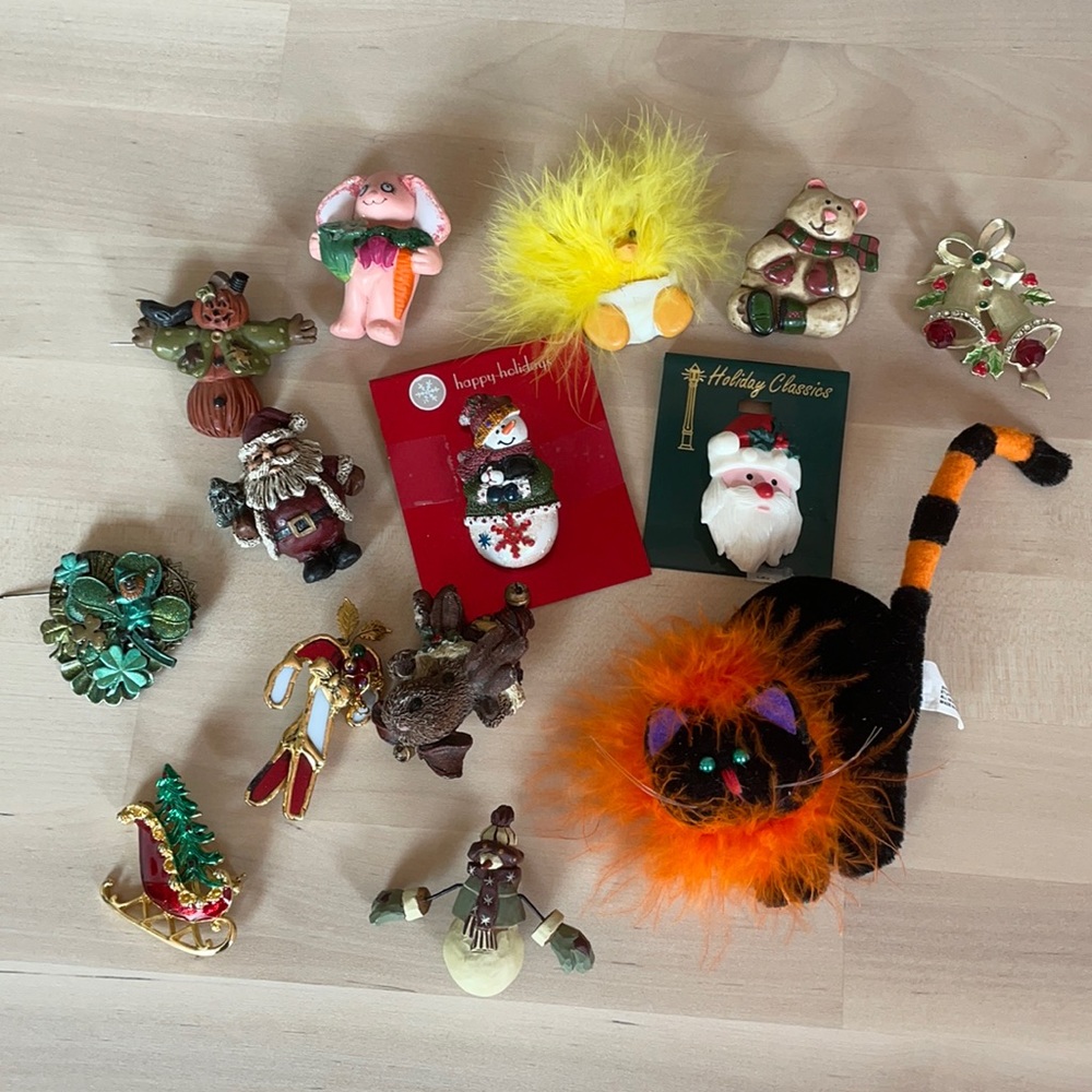 Holiday pin set